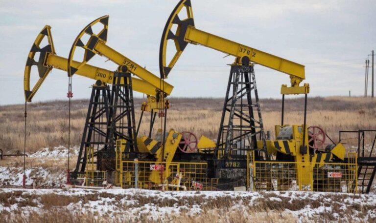 El petróleo cae por debajo de los $76 dólares