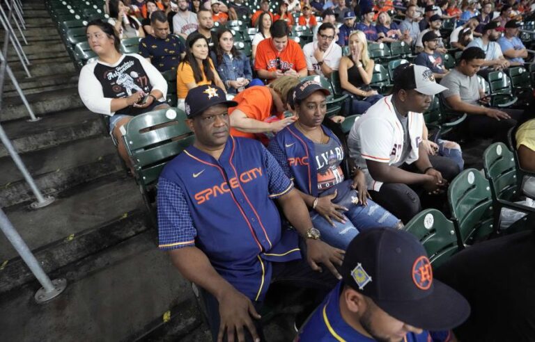 Padres de Álvarez viajan de Cuba para ver juego de Astros
