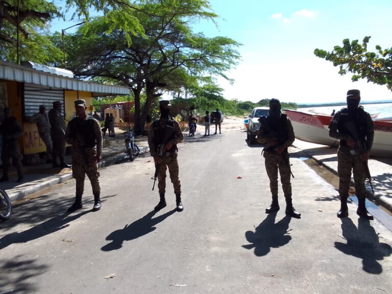 Haitianos rompen soldadura y abren puerta de Juana Méndez en la frontera con Dajabón