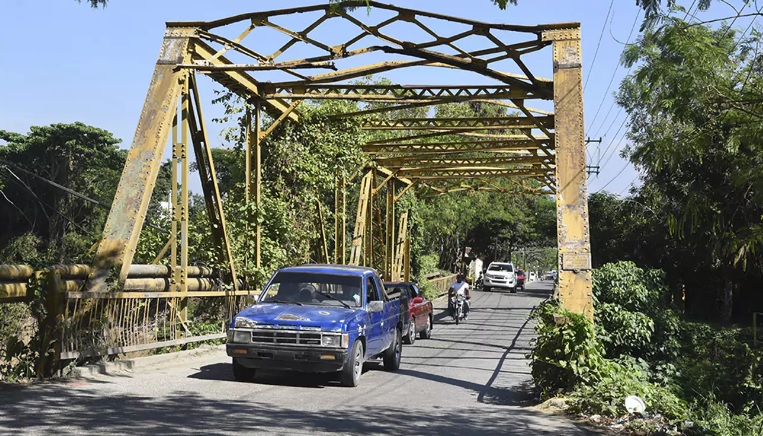 Ministerio de Obras Públicas dispone cierre puente Sabaneta sobre El Camu en La Vega