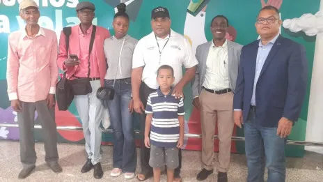 Cañero Jesús Núñez aborda avión rumbo a Cuba tras impedimento de salida del país