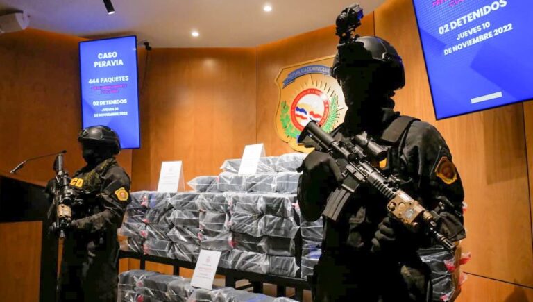 Autoridades apresan a dos dominicanos y se incautan de 444 kilos de cocaína en Peravia
