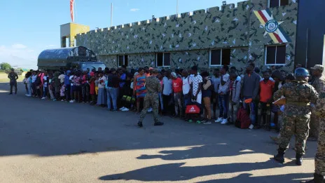 Ejército dominicano apresa centenares de indocumentados en Dajabón