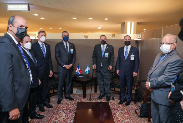Presidente Abinader se reúne con presidentes de Guatemala y Ecuador
