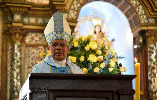 Monseñor Ozoria  afirma mal manejo de los recursos del país lleva a la esclavitud a las familias dominicanas