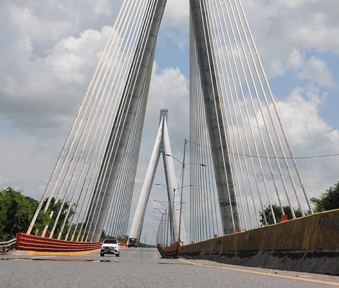Obras Públicas abre el tránsito total por el puente Mauricio Báez en SPM