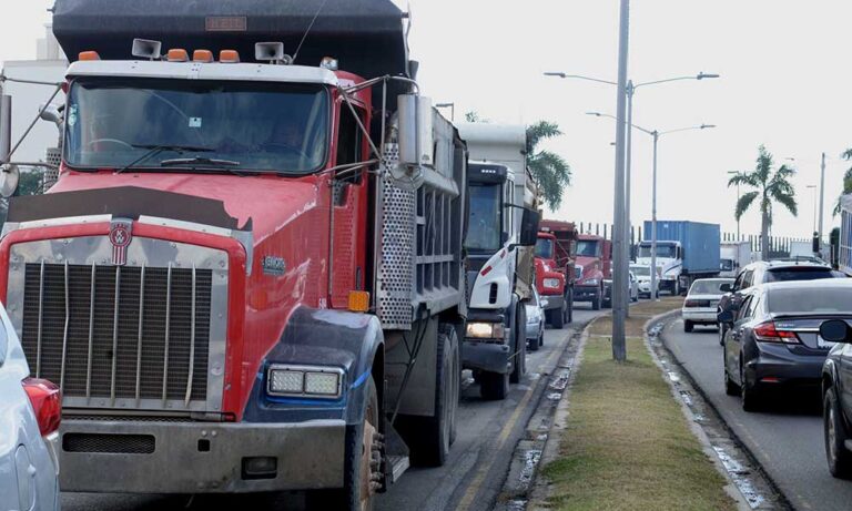Instituciones anuncian plan para sacar del DN circulación de vehículos pesados