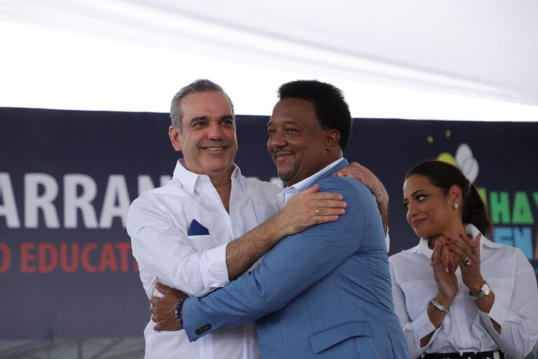 Presidente Abinader motiva a figuras del deporte dominicano unir voluntades para favorecer a niños y jóvenes