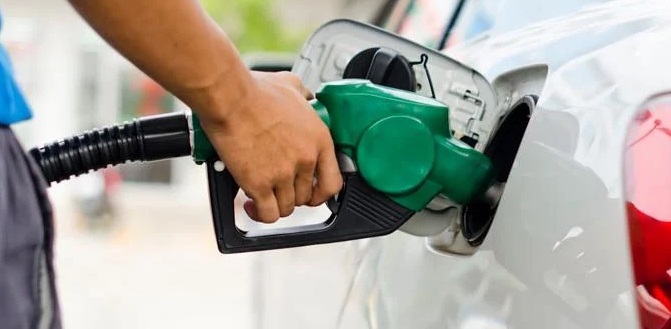 Gobierno dispone alzas de precios en las gasolinas y el gasoil