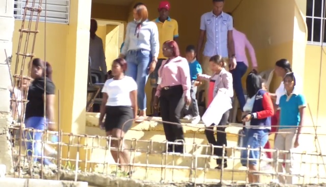 Paralizan docencia por mal estado de centros educativos en Juan Santiago, provincia Elías Piña
