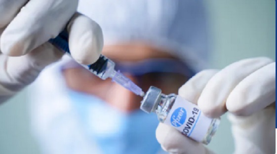 Estados Unidos aprueba tercera dosis de vacuna anticovid para mayores de 18