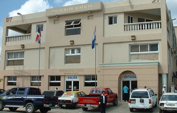 Mosquito y Mafia siguen prófugos al escaparse del Palacio de Justicia en Santo Domingo Este