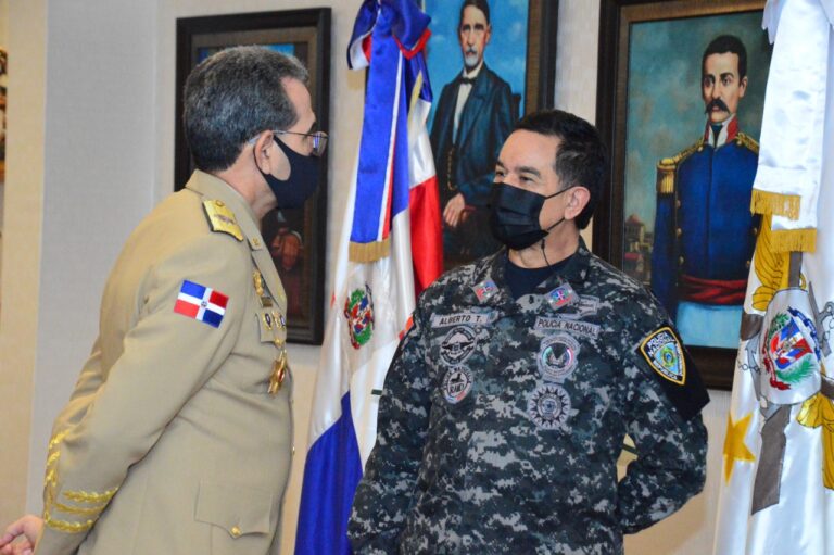 Ministro de Defensa y Director de la Policía coordinan apoyo militar a planes de seguridad ciudadana
