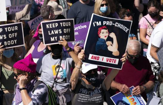 Miles de mujeres marchan en Estados Unidos en defensa del aborto