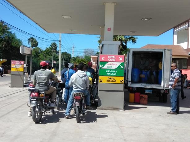 En Pedernales vigilan las estaciones de combustibles para evitar trasiego hacia Haití