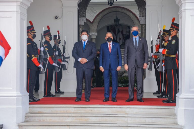 Presidente Abinader es recibido por su homólogo panameño en el Palacio Presidencial