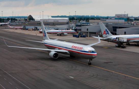 American Airlines cancela más de 1,600 vuelos por mal clima