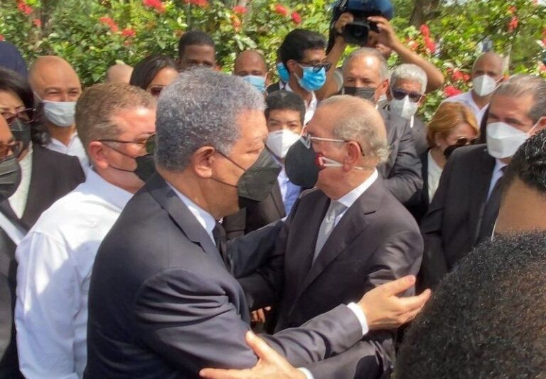 Leonel Fernández  y Danilo Medina asisten al entierro de Reinaldo Pared Pérez