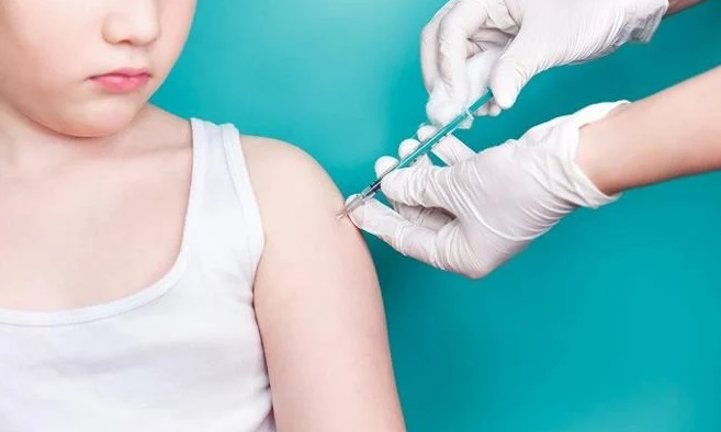 Pediatras dicen no hay consenso para vacunar a niños de cinco años en adelante contra el Covid-19
