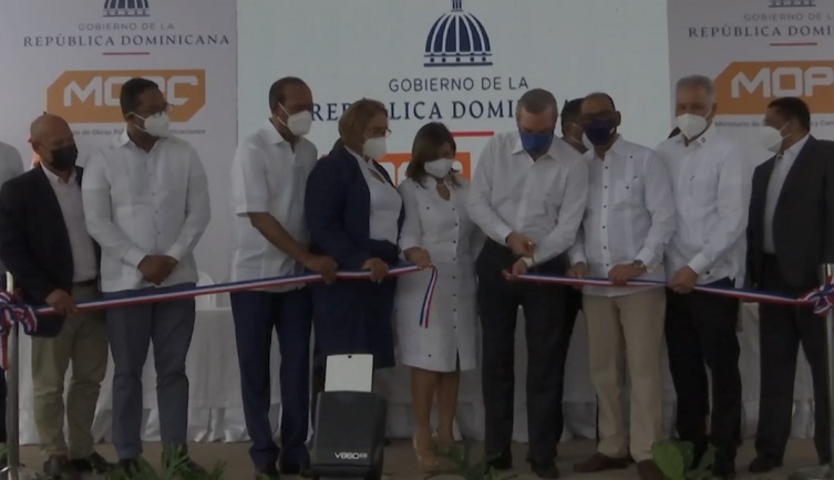 Presidente Abinader inaugura Trébol de San Cristóbal 