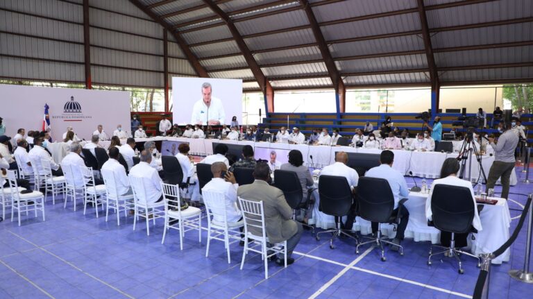 Presidente Abinader inicia consejo de ministros para el desarrollo de Bahoruco e Independencia