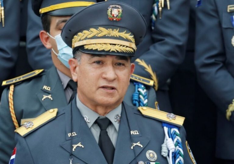 Gobierno eleva a 100 mil pesos la pensión de 113 generales retirados de la Policía