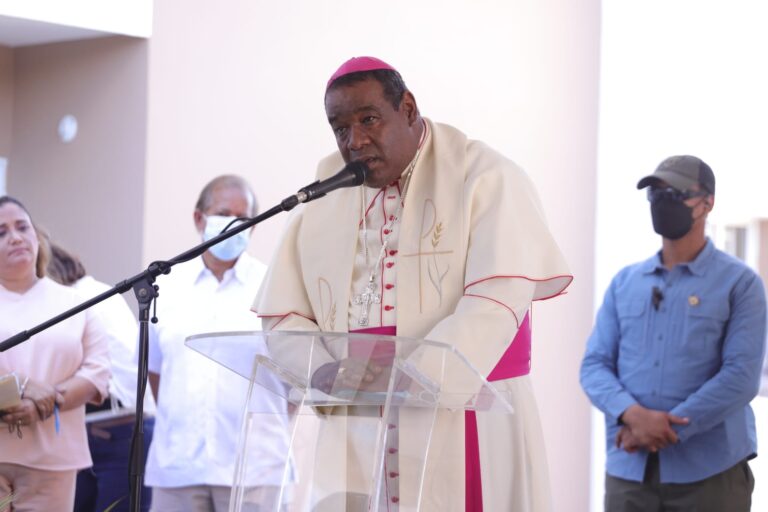 Obispo Castro Marte apoya al Presidente Abinader en medidas sobre soberanía