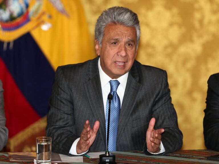 El ex presidente Lenín Moreno no regresará por ahora a Ecuador pese a resolución del Congreso que lo intima