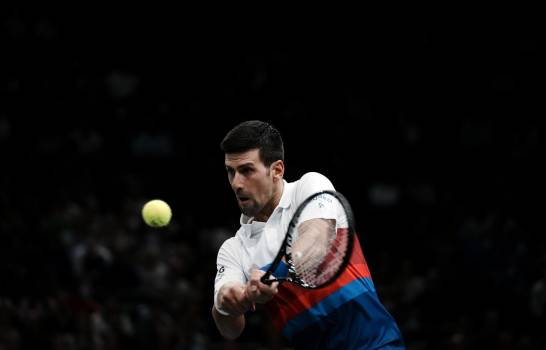 Djokovic a cuartos en París, tras baja de Monfils por lesión