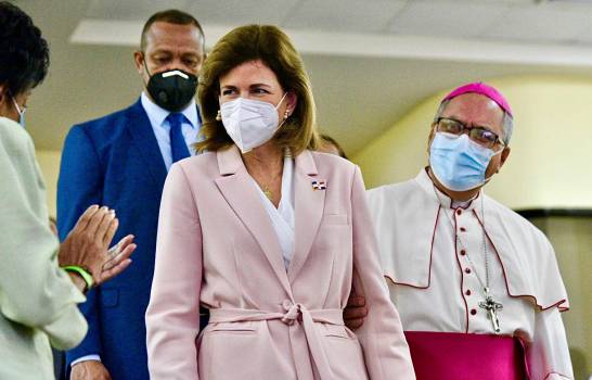 Vicepresidenta Raquel Peña revela faltan 438 mil personas por vacunarse para completar el 70%