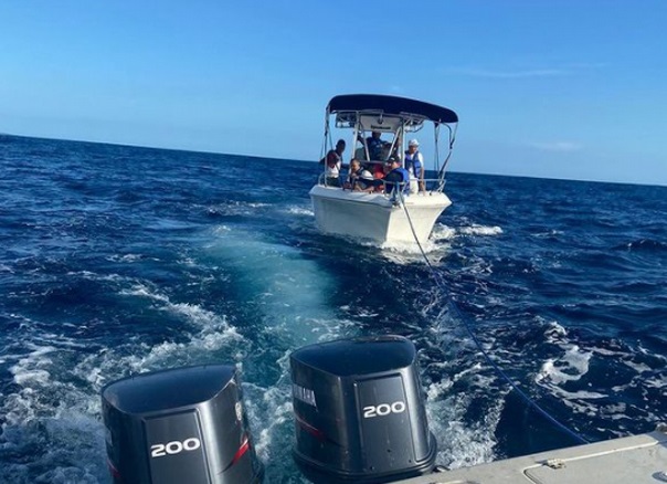 Armada rescata al alcalde de Haina  y seis personas más que estaban a la deriva en el Mar Caribe