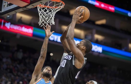 Paul George anota 17, lidera a Clippers ante Kings