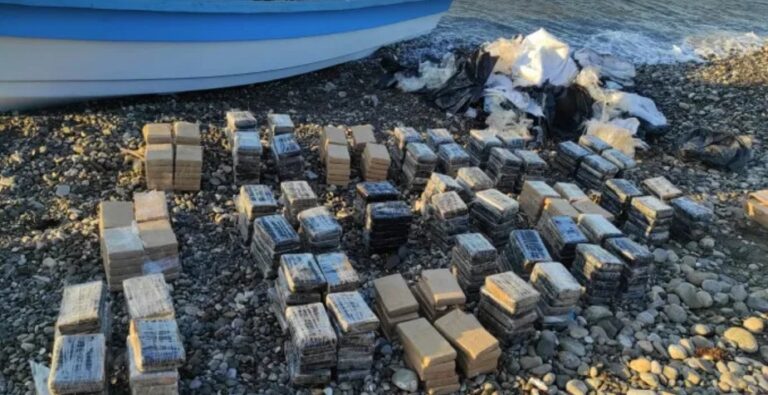 DNCD ocupa 330 paquetes de cocaína en costas de playa Viyella en Azua procedente de Sudamérica