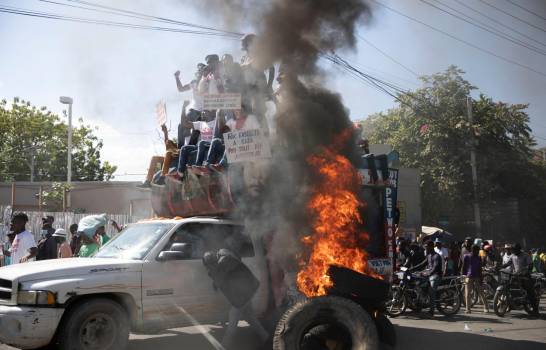 Haitianos protestan en las calles de Puerto Príncipe por alzas en los combustibles