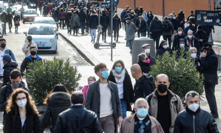 Italia supera los 78.000 contagios en un día y marca un nuevo máximo