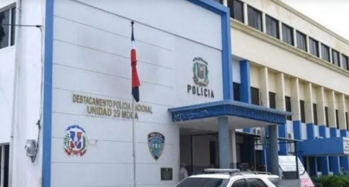 Delincuentes atracan en su casa al Director de la Policía Municipal de Moca