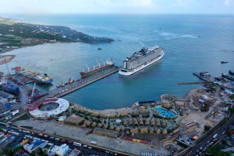 Puerto Taíno Bay en Puerto Plata recibe “Odyssey of the Seas” uno de los barcos de cruceros más grande del mundo