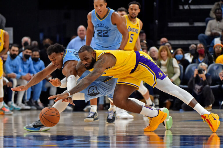 Los Lakers no arrancan: derrota en Memphis pese al triple-doble de LeBron