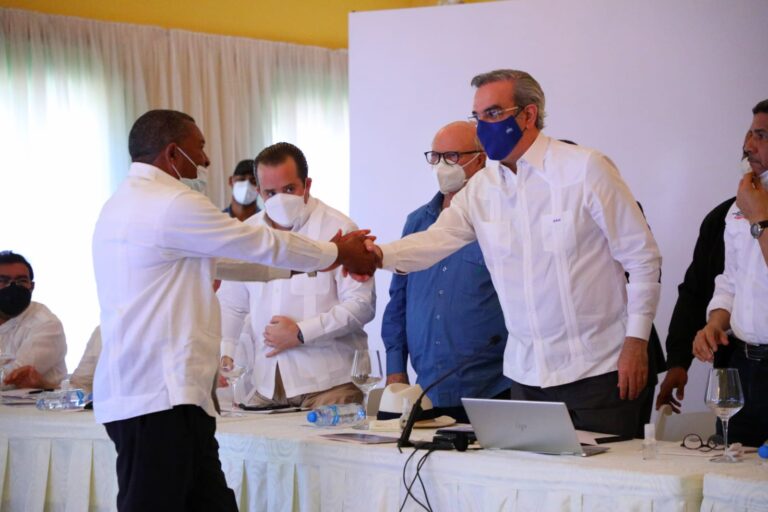 Presidente Abinader entrega RD$2 mil millones para Plan de Desarrollo Económico de San Juan