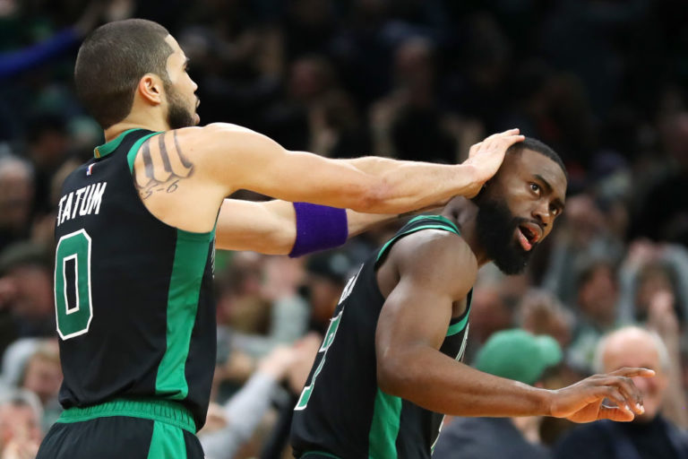 Tatum y Brown guían el tercer triunfo consecutivo de los Celtics