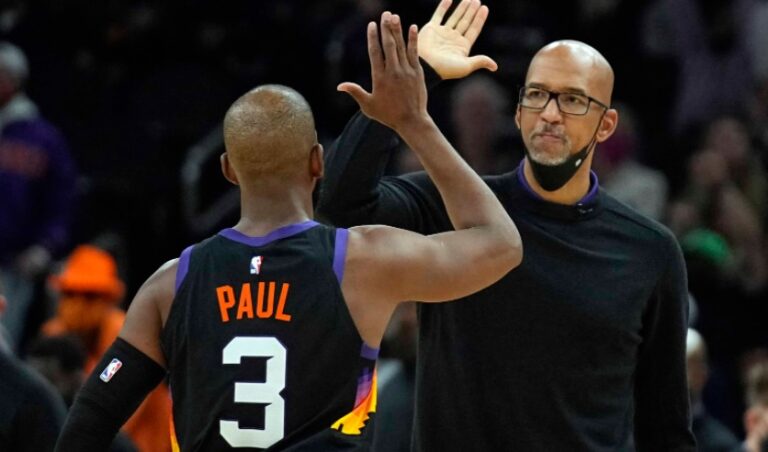 Chris Paul firma triple-doble y Suns arrollan a Clippers