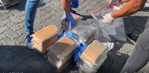 DNCD ocupa alijo de 1.2 toneladas presumiblemente cocaína en Puerto Caucedo