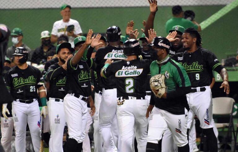 Estrellas y Gigantes van a la serie final del beisbol dominicano