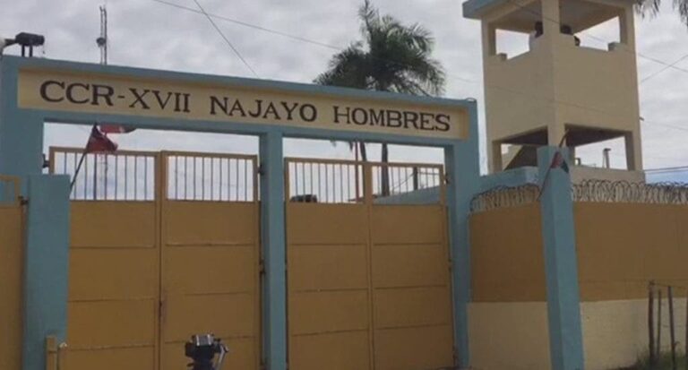 Dos agentes y varios presos heridos en trifulca en cárcel de Najayo