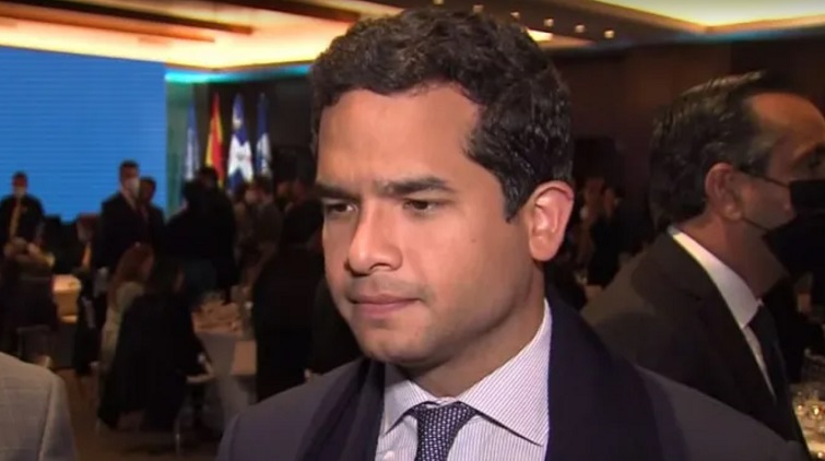Omar Fernández dice es importante que inversionistas vean a legisladores en Fitur 2022