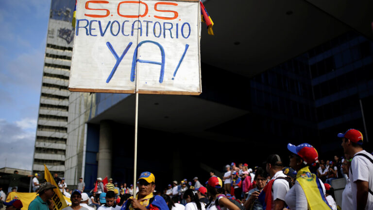 Caracas: Consejo aprueba pedido para posible revocatorio Maduro