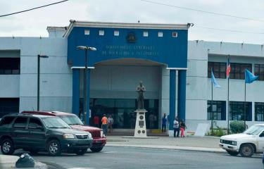 Migración desmiente acusado de traficar dominicanos sea empleado de la institución