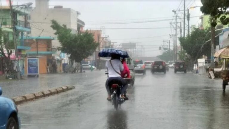 COE advierte lluvias afectarán visibilidad de conductores durante retorno el fin de semana