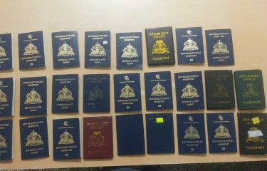 Detienen haitiano con 26 pasaportes sin visado y US$1,490 en Dajabón