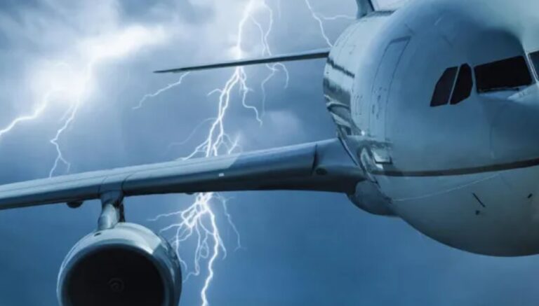 Un rayo impacta un avión polaco con destino a República Dominicana
